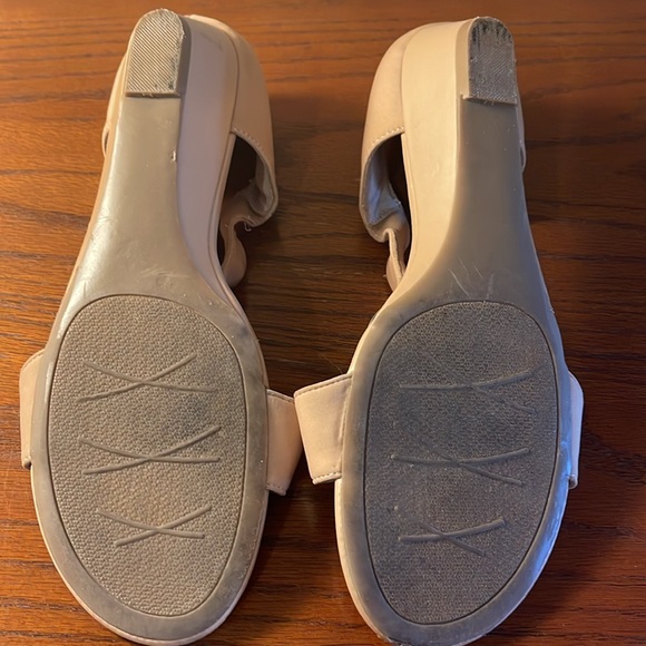 Impo stretch sandals. Nude color Size 9M. No marks or scuffs. - Picture 4 of 7